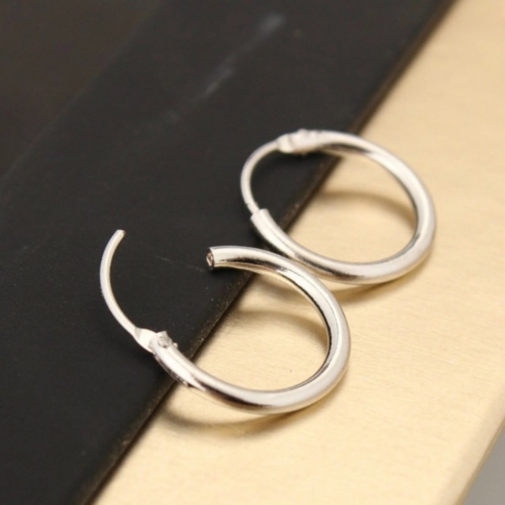NEW!๐๐๐MINI MINIMALIST HUGGER HOOPS๐๐๐GOLDEN - Picture 3 of 6